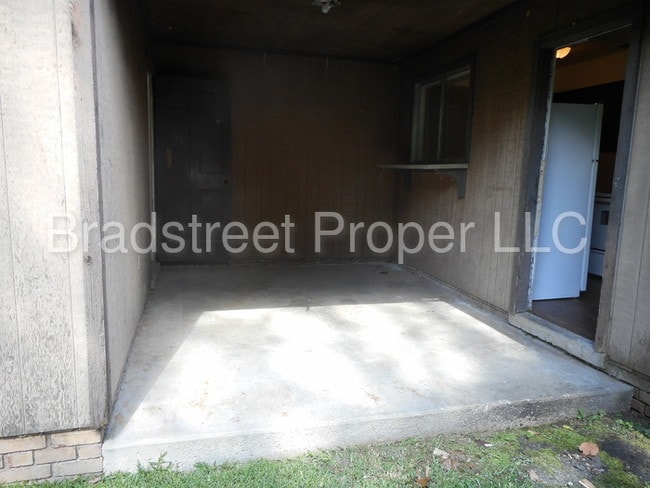 Building Photo - 6056 Warm Springs Ct