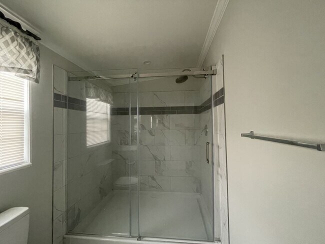 Foto del edificio - 13204 Grape Ave