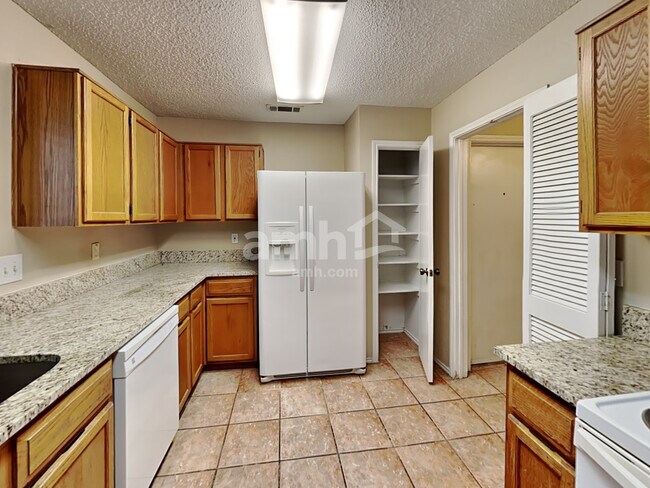 Foto del edificio - 3717 Flagstone Ave