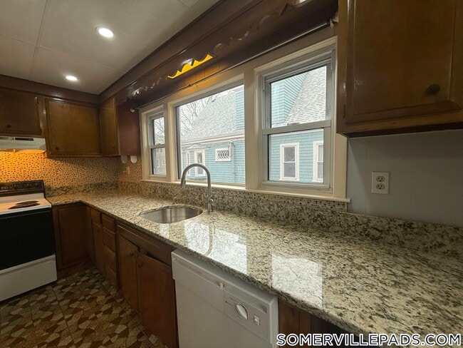 Building Photo - 95 Kidder Ave