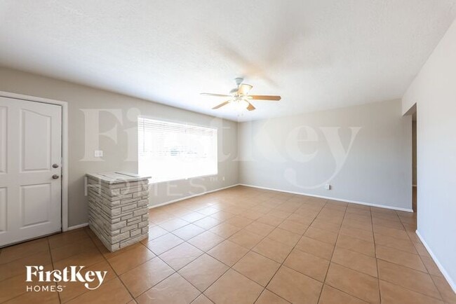 Building Photo - 5702 N 19th Dr
