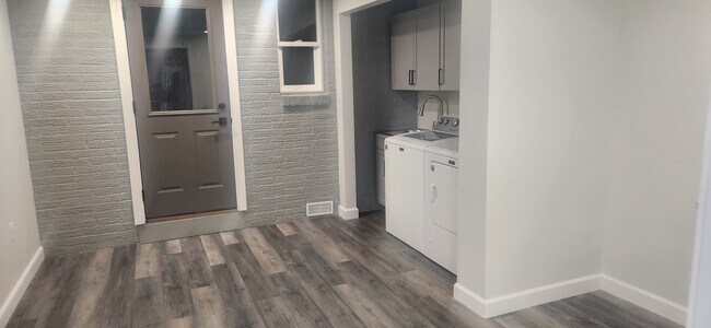 Foto del edificio - 3313 N Eastmoreland Dr