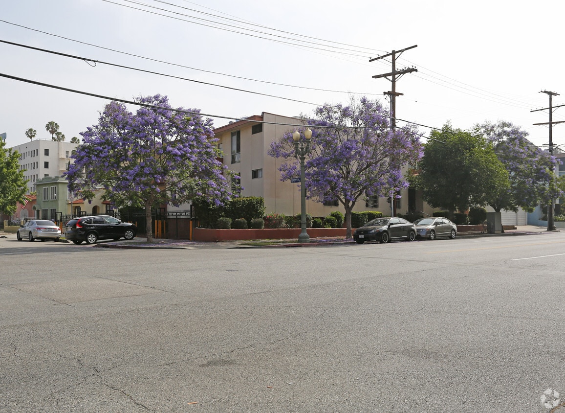 Primary Photo - 3945 W 8th St