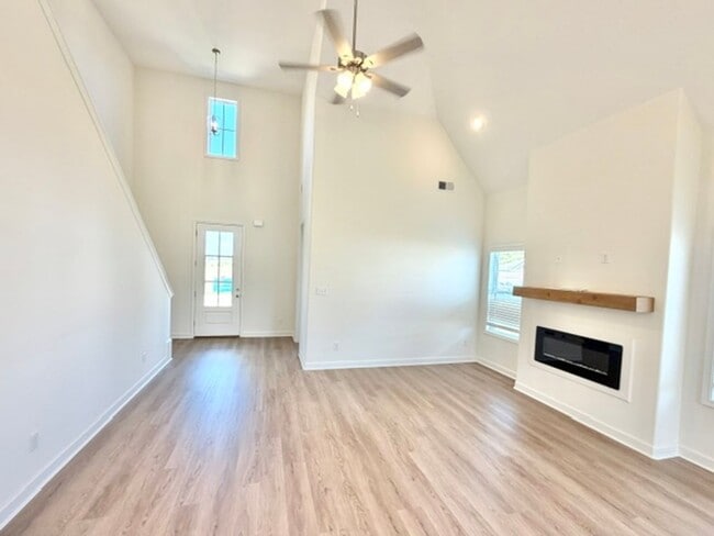 Building Photo - 105 Summer Rose Ln