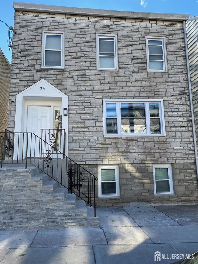 Building Photo - 36 Division St