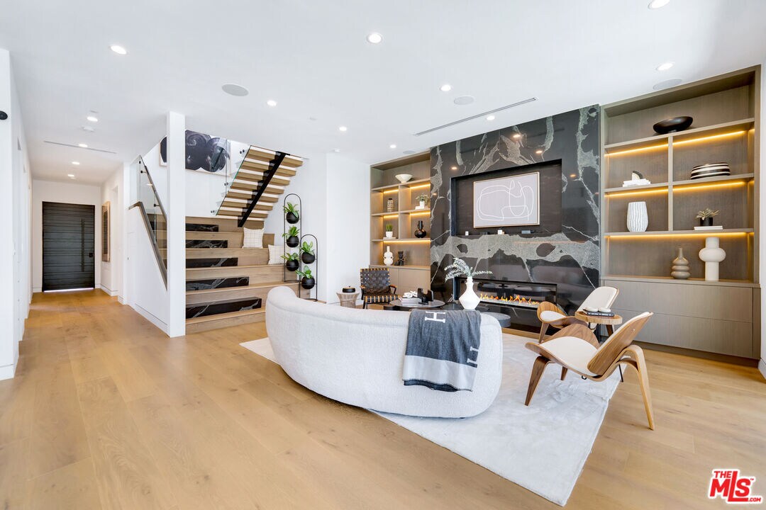 Foto principal - 714 N La Jolla Ave