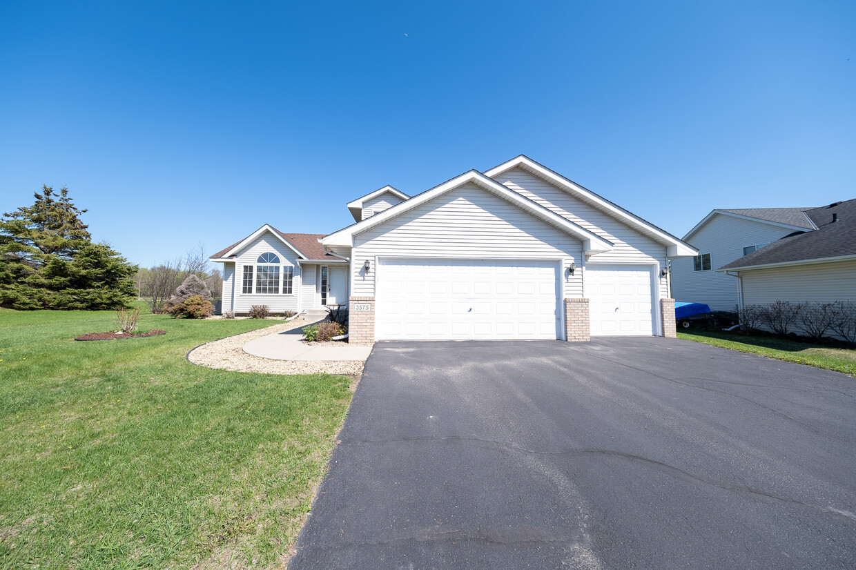 Primary Photo - 3575 Parkers Dr