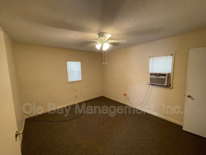 Foto del edificio - 400 Hall Ave