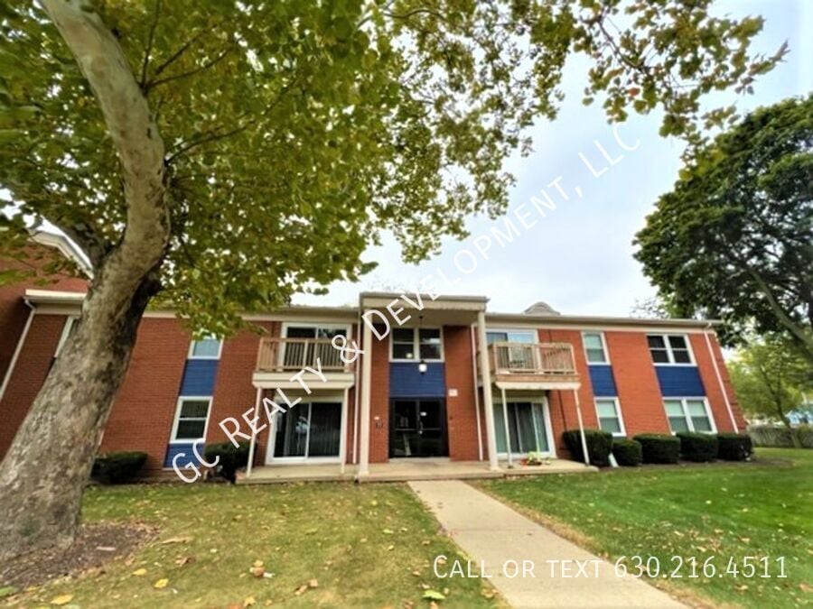 Foto principal - *** UPDATED FIRST FLOOR UNIT / 2 BDRM / W&...