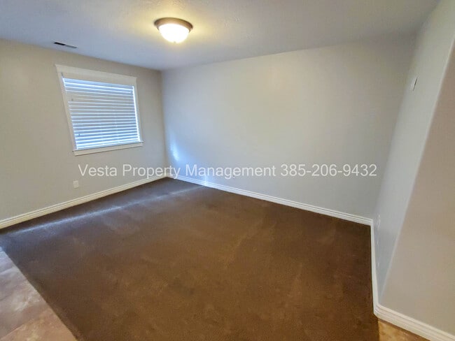 Building Photo - 299 W 1940 N
