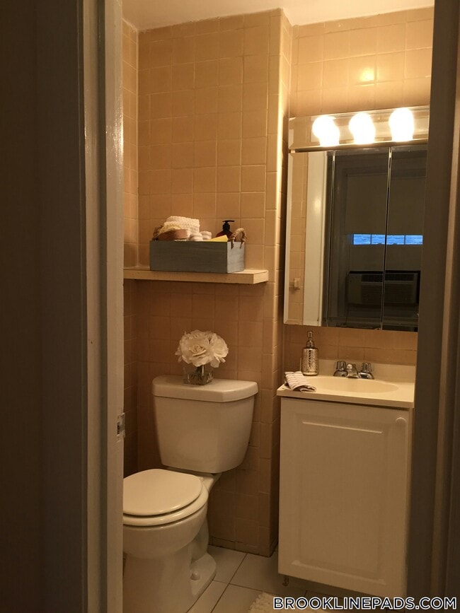 Foto del edificio - 1223 Beacon St