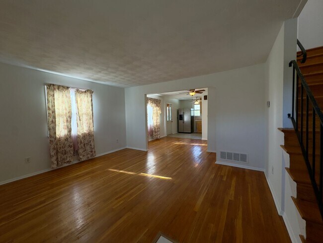 Foto del edificio - Charming 3Bed/2Bath in Rosedale MD