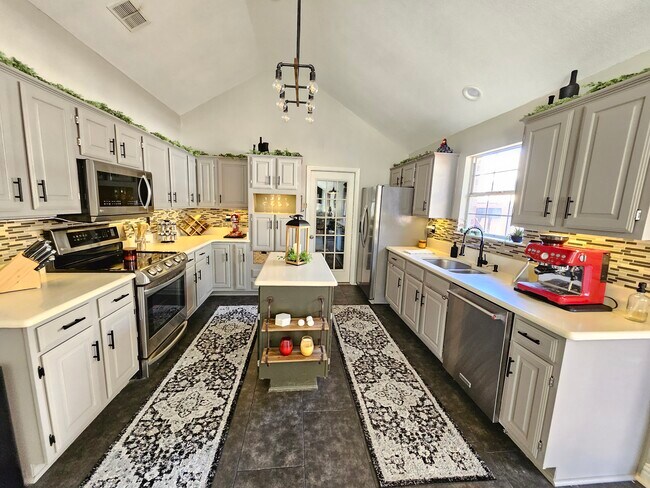 Building Photo - 5204 Valleydale Dr