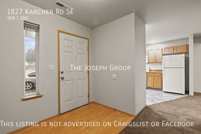 Building Photo - Centrally located 3 bed/2 bath in Port Orc...