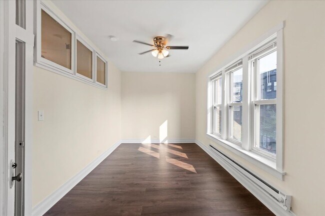 Foto del edificio - 2516 N Lincoln Ave