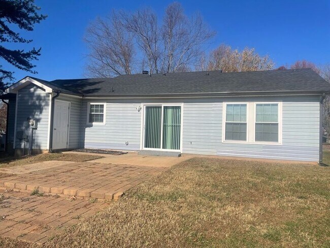 Foto del edificio - 1228 Capps Hollow Dr