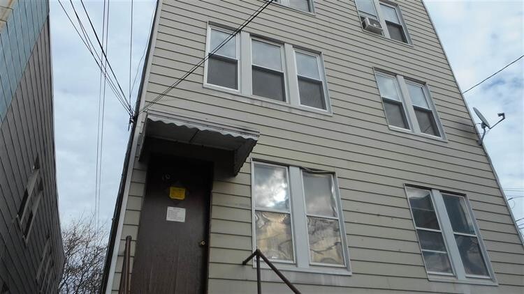 Primary Photo - 310 Danforth Ave