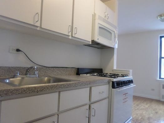 Building Photo - 8309 Brevoort St