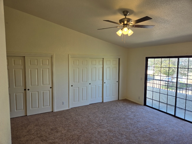 Foto del edificio - 652 Shady Ln