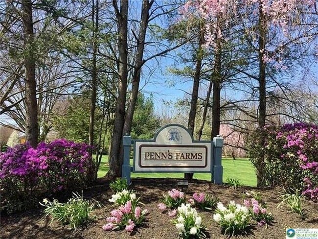 Building Photo - 102 Quaker Dr