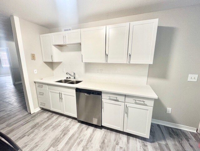 Building Photo - 601 Skyview Dr