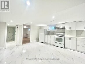 Building Photo - 4 Sutherland Ave