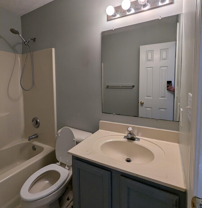 Foto del edificio - 8031 Resin Rd