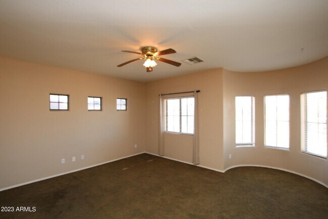 Building Photo - 7811 S 5th Dr