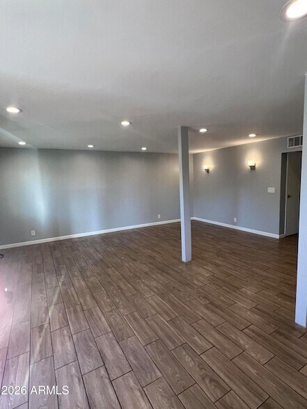 Building Photo - 1115 E Whitton Ave