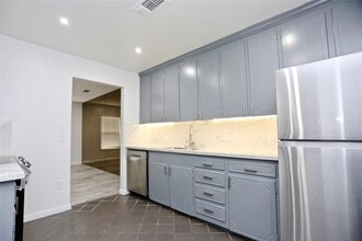 Building Photo - 2824 Briarhurst Dr