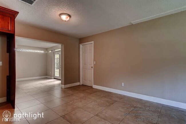 Building Photo - 4 br, 2 bath House - 103 Hollyhock Drive UNIT