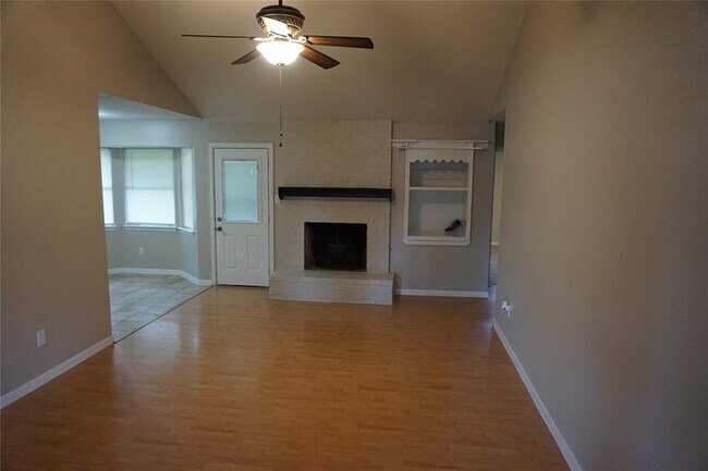 Foto del edificio - 5022 Fox Hollow Blvd