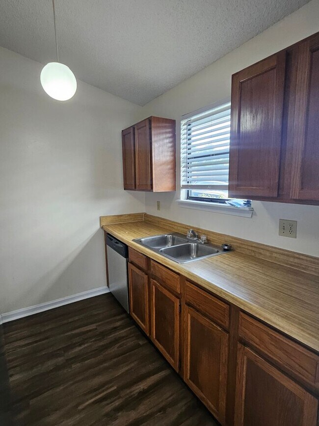 Foto del edificio - 1338 Delaware Pl