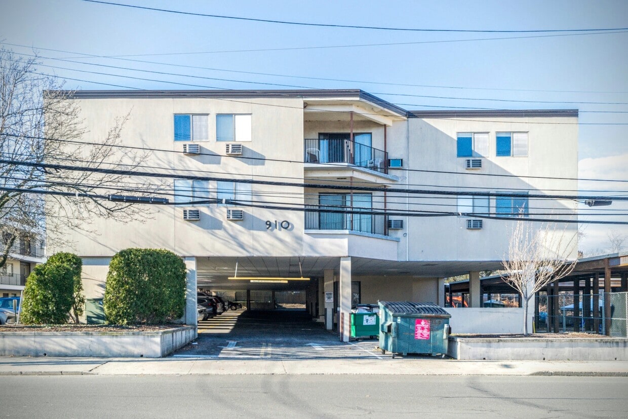 910 Hope St Unit 5B, Stamford, CT 06907 Condo for Rent in Stamford