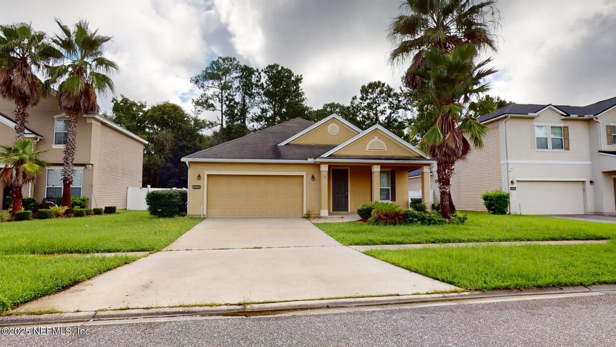 Primary Photo - 15707 Lexington Park Blvd