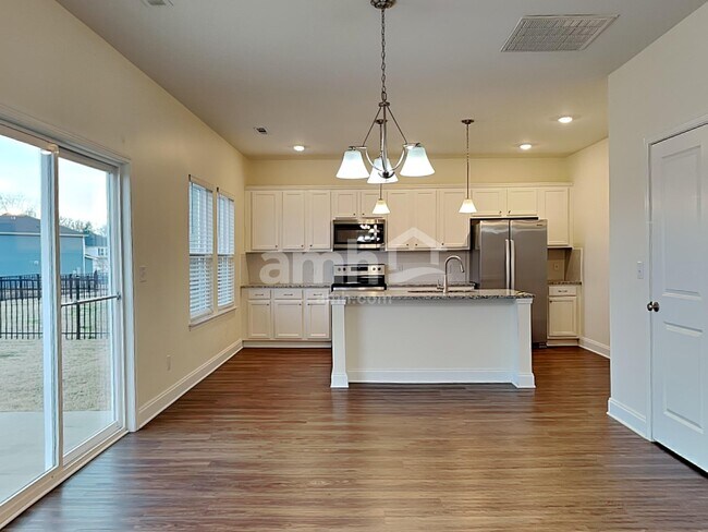 Foto del edificio - 1323 Lomond Dr