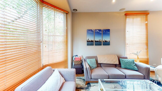 Foto del edificio - 2707 N Lincoln Ave