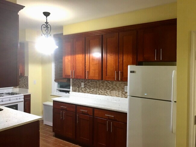 Foto del edificio - 22260 Braddock Ave