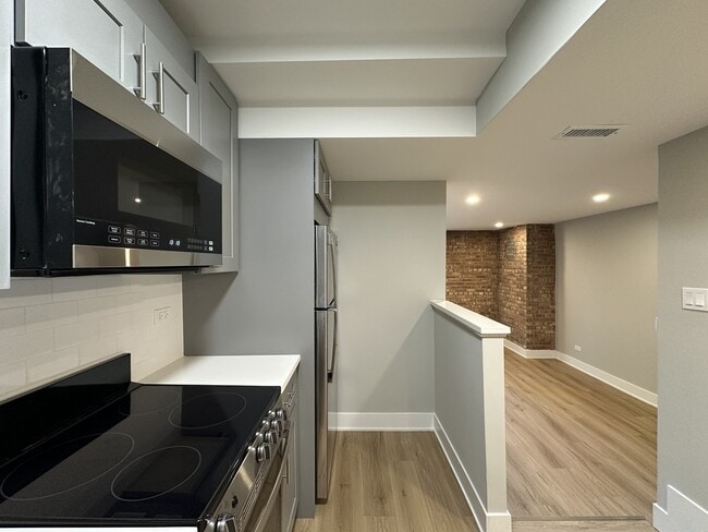 Building Photo - 1225 N LaSalle St