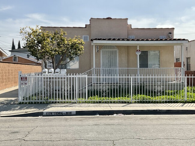 Building Photo - 1116 Clela Ave