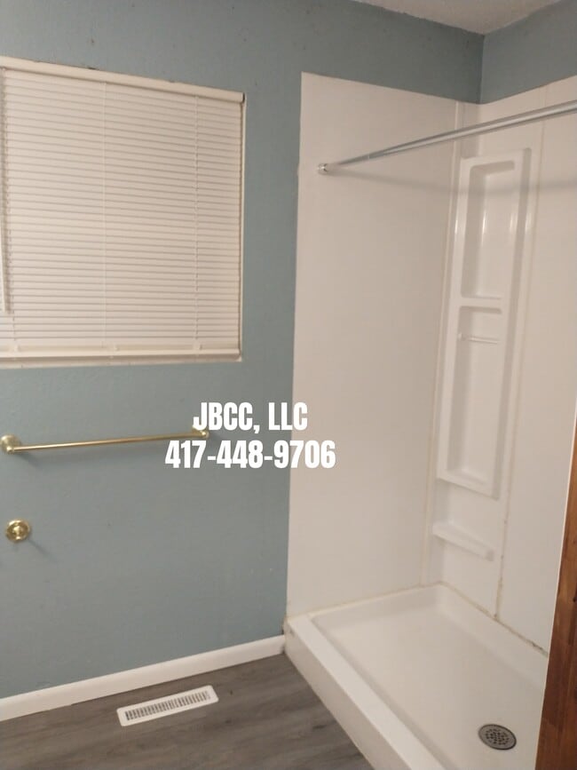 Building Photo - 1105 N Clay St