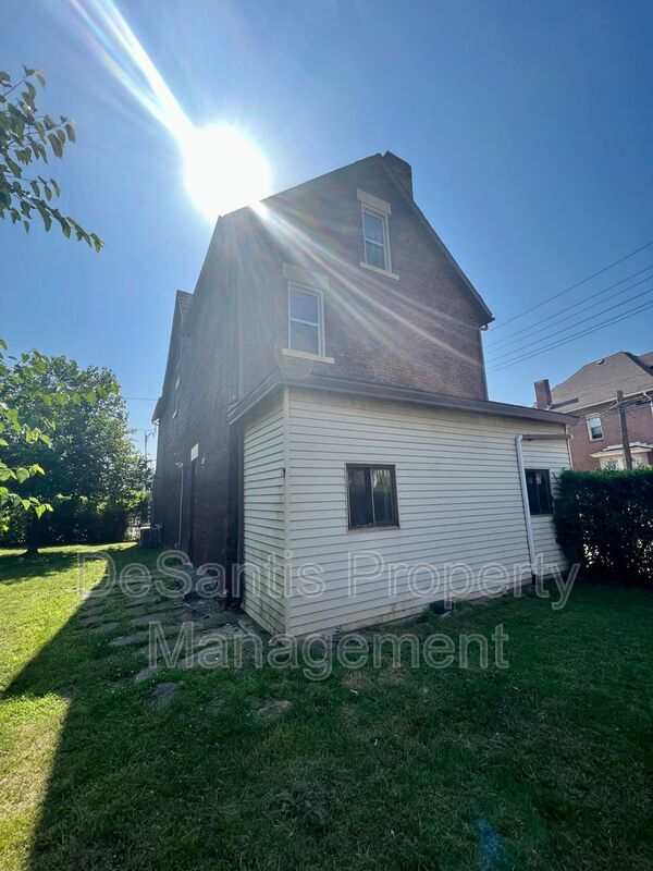 Building Photo - 503 Kenmawr Ave