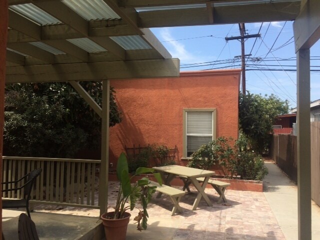 Foto del edificio - 2BD 1BA House in Azalea Park/City Heights