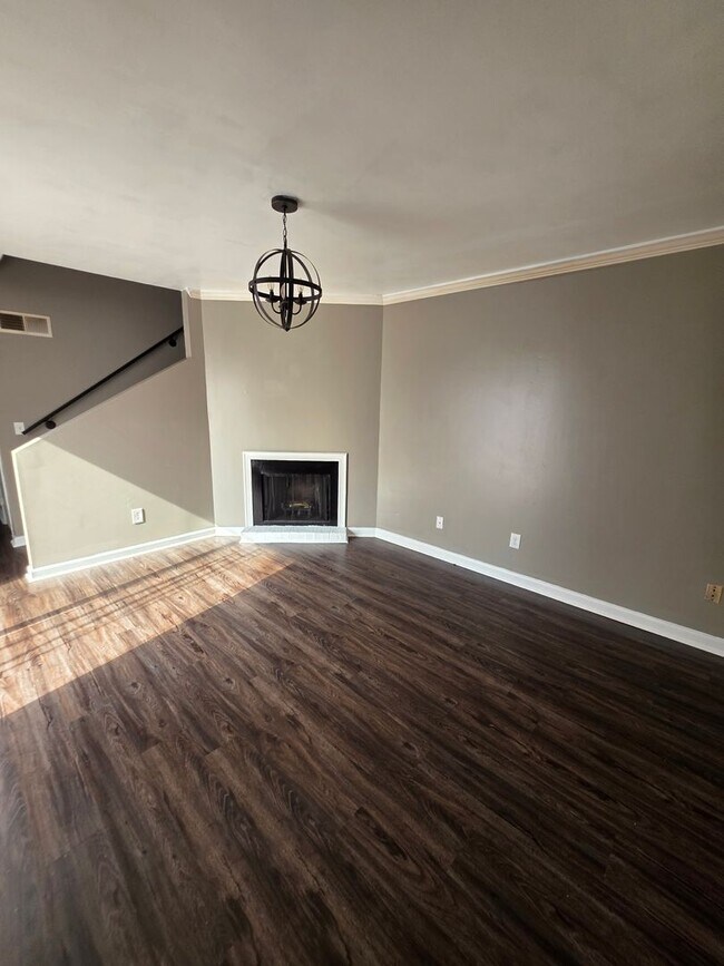 Foto del edificio - 2220 Woodridge Ln