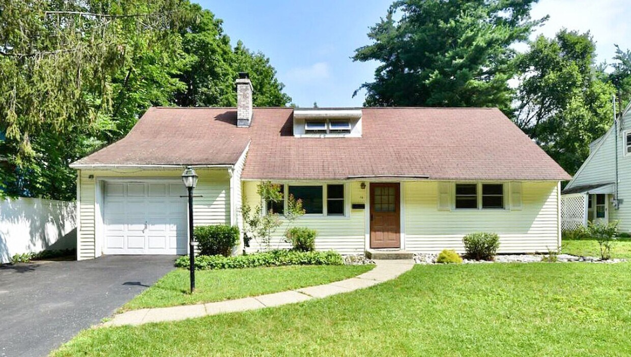 Foto principal - North Colonie School District 4 Bedrooms 1...