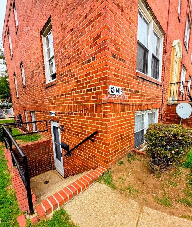 Building Photo - 3304.5 E Capitol St SE