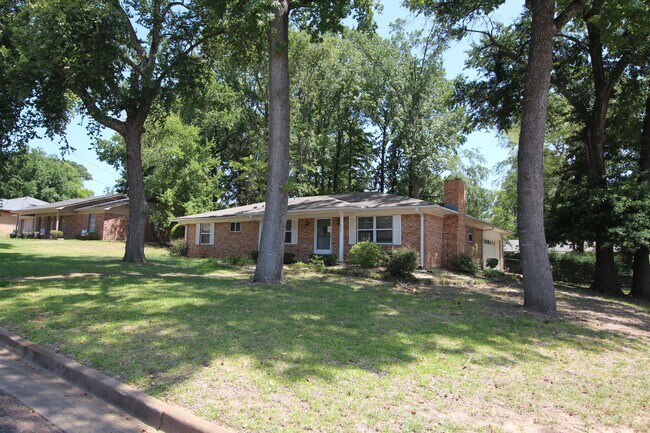 Foto del edificio - 1536 Crockett Dr