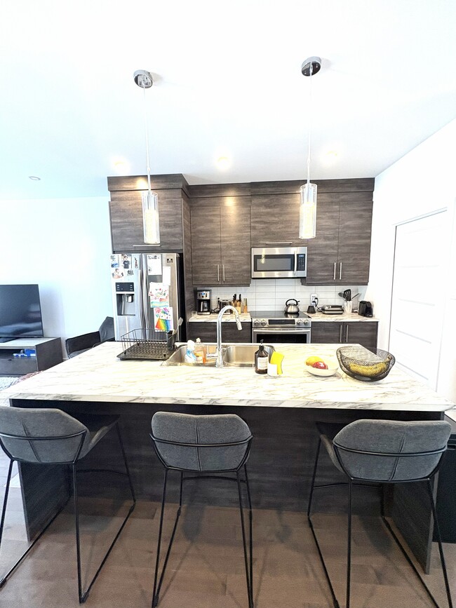 Building Photo - 3859 Rue Émile
