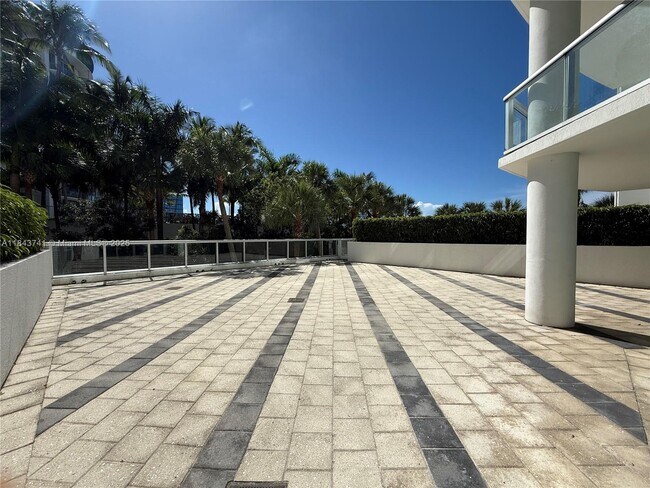 Foto del edificio - 3131 NE 188th St