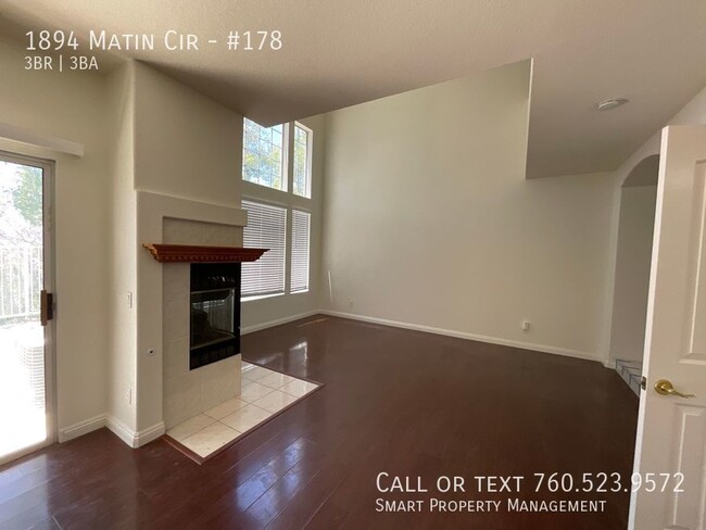 Building Photo - Upgraded Town Home 3BR/2.5BA  Great Locati...